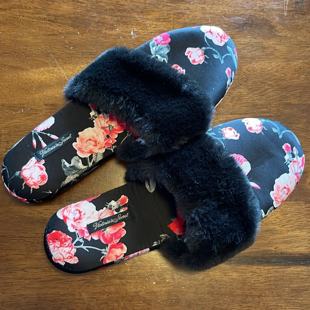 NWT Victoria’s Secret Slippers